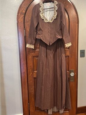 Vintage-Inspired Brown Maxi Dress with Lace Trim